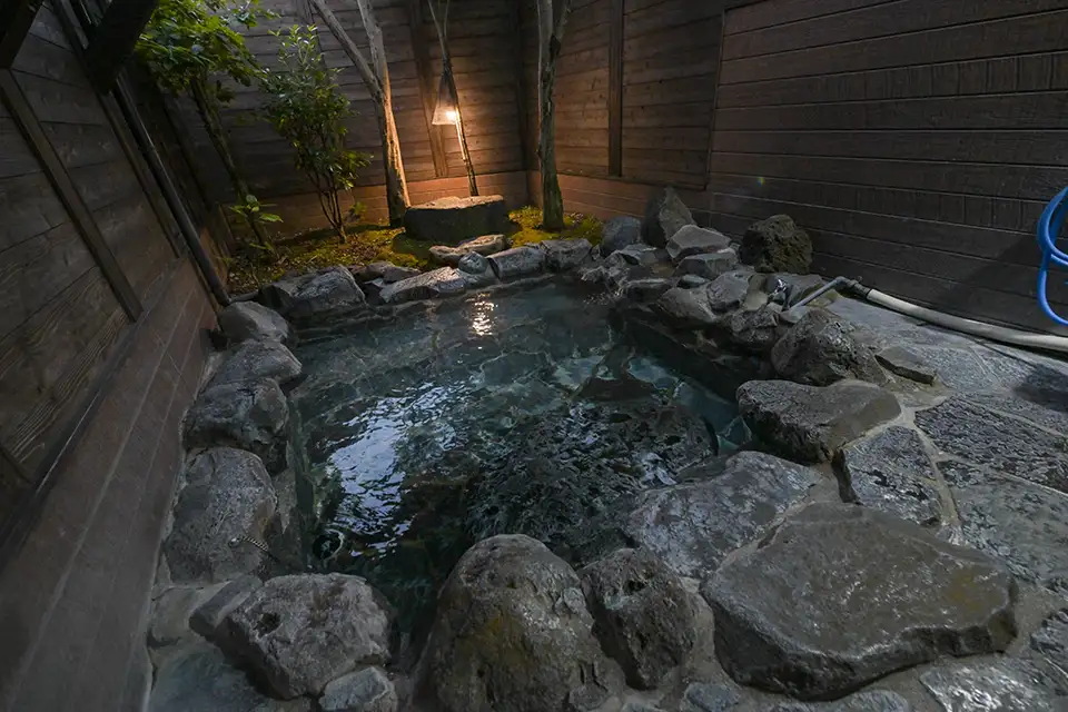 山鹿温泉 露天湯 椛の内観